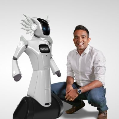 Chamira Jayasinghe with Diyazen, the humanoid robot